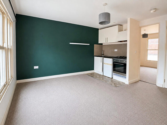 1 Bedroom Flat To Rent In High Street, Rochester, ME1
