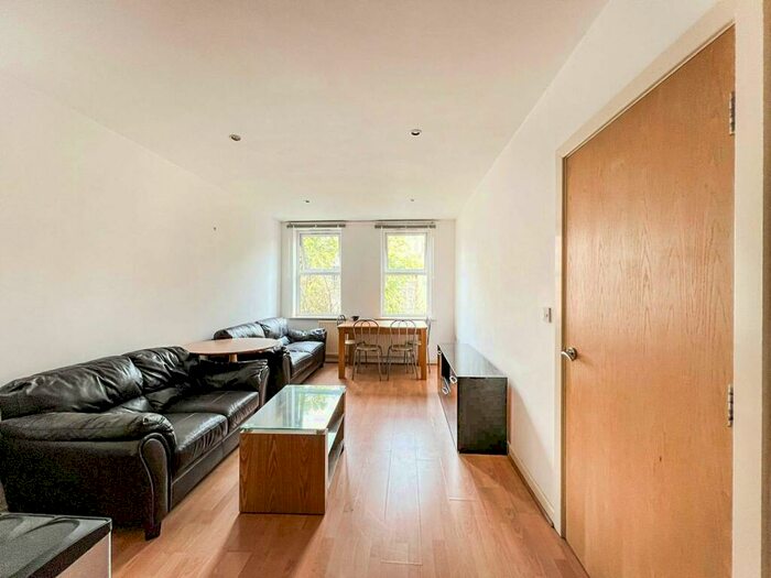2 Bedroom Flat To Rent In Wilbraham Road, Manchester, Greater Manchester, M14