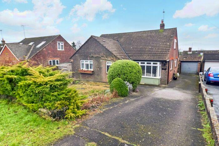 4 Bedroom Detached Bungalow For Sale In Hambledon Road, Clanfield, PO8