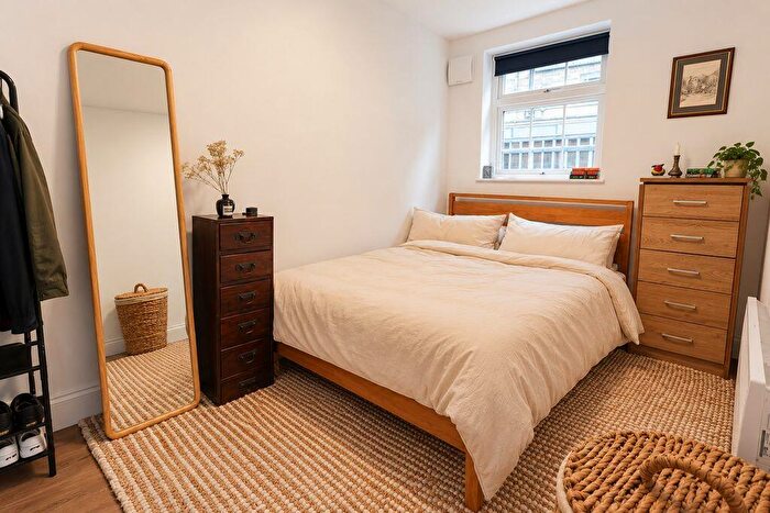 1 Bedroom Flat To Rent In One Bedroom Flat - Hackney, E8