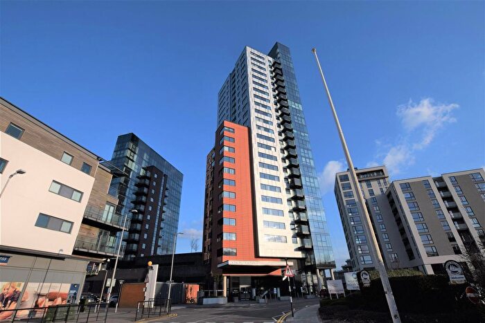 2 Bedroom Flat To Rent In The Moresby Tower, Admirals Quay Ocean Way, Southampton, SO14