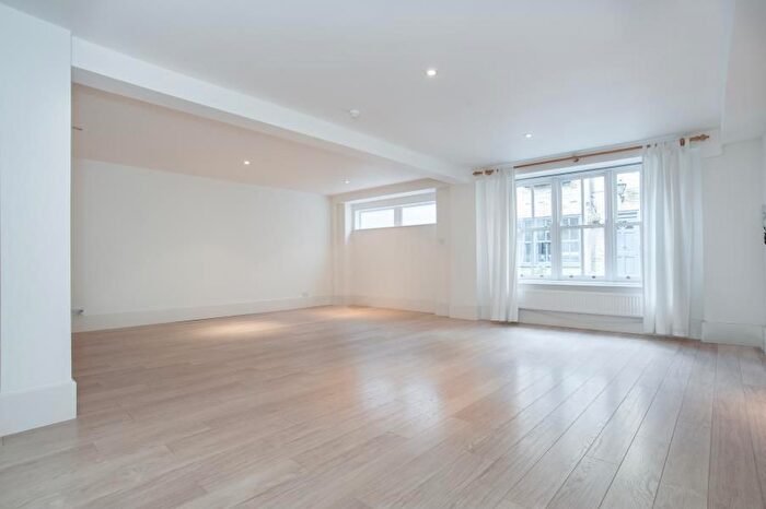 4 Bedroom Property To Rent In Burdett Mews, Belsize Village, NW3