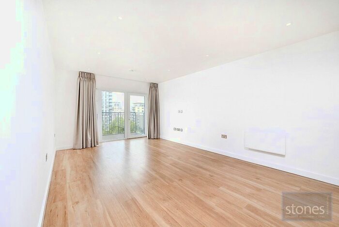 3 Bedroom Flat To Rent In Beaufort Square, London, NW9