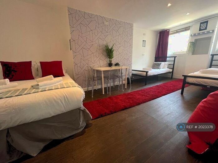 Studio To Rent In Central Large Double/ Triple Rooms, Brighton, BN1