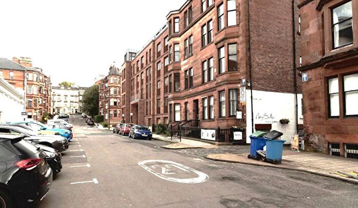 2 Bedroom Flat To Rent In Bed, Bath @ Cresswell St, G12