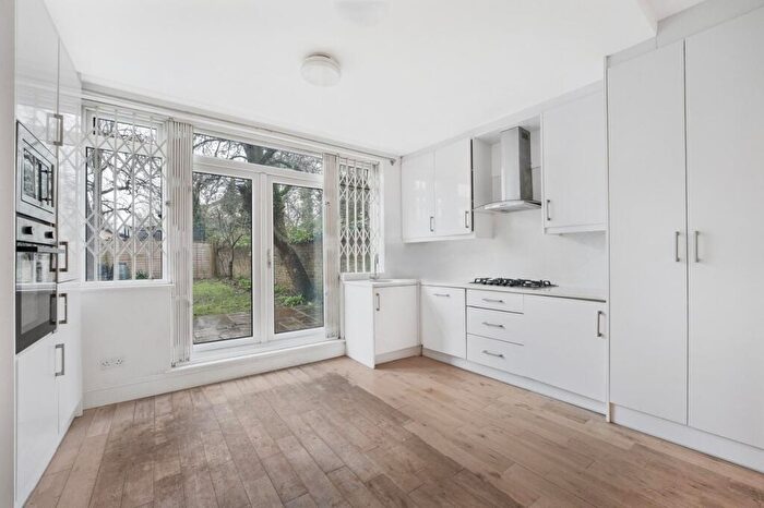 3 Bedroom Flat To Rent In Thurlow Park Road, Thurlow Park, SE21