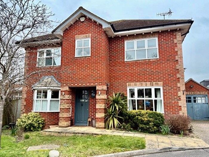 4 Bedroom Detached House For Sale In Wilcot Close, Watford, WD19