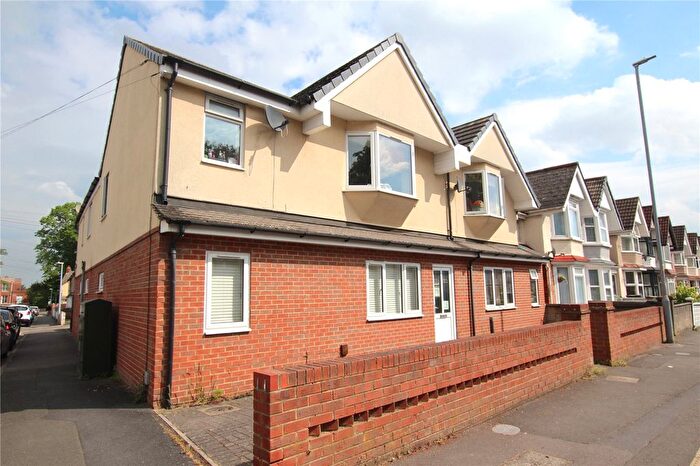 2 Bedroom Flat To Rent In Groundwell Road, Swindon, SN1