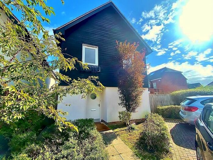 3 Bedroom Detached House To Rent In Oak Tree Gardens, Burpham, Guildford, GU1