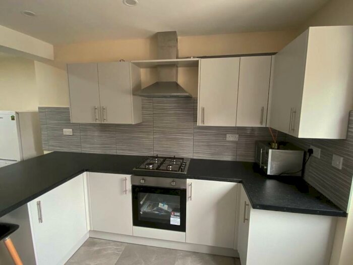 5 Bedroom House To Rent In Allensbank Road, Heath, CF14