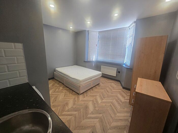 Studio To Rent In Halsbury Road West, Northolt, UB5