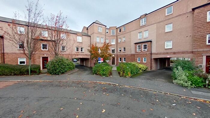 2 Bedroom Flat To Rent In West Savile Gardens, Edinburgh, EH9