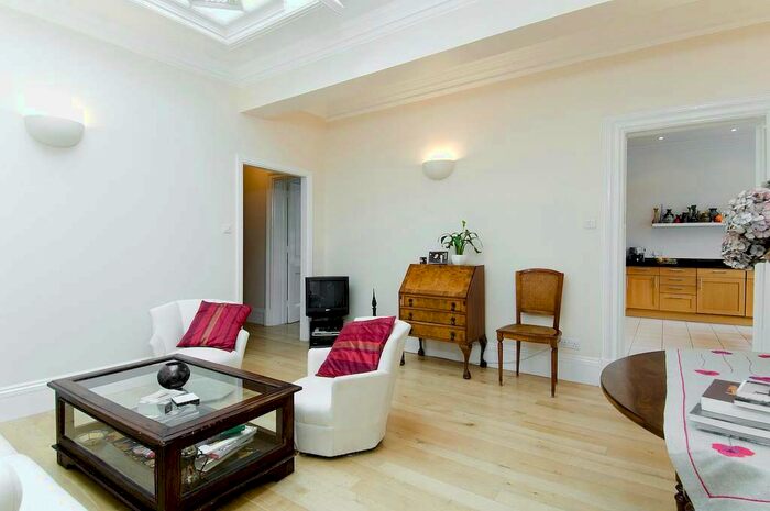 2 Bedroom Flat To Rent In Netherhall Gardens, Hampstead, NW3