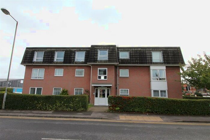 1 Bedroom Flat To Rent In Fairmile Road, Christchurch, BH23