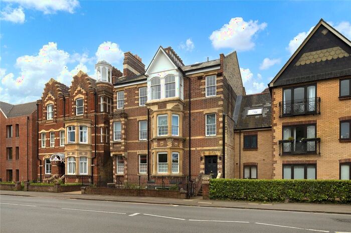 1 Bedroom Flat To Rent In Barton Road, Cambridge, Cambridgeshire, CB3