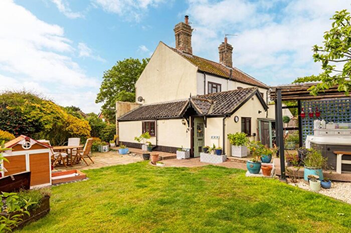 3 Bedroom Semi Detached House For Sale In The Street, North Cove, NR34