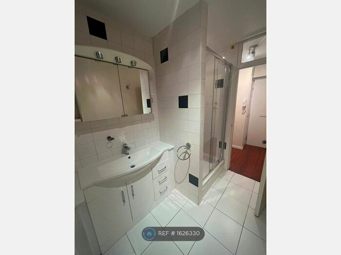 Studio To Rent In Rothesay Court, London, SE11