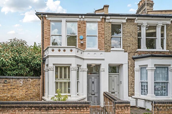 3 Bedroom End Of Terrace House For Sale In Wendell Road, London, W12