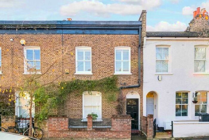 3 Bedroom Property To Rent In Short Road, London, W4