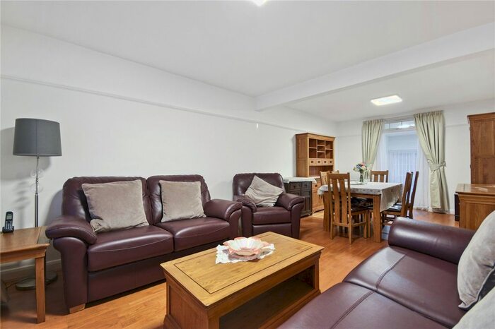 3 Bedroom Semi-Detached House To Rent In Upper Town Road, Greenford UB6