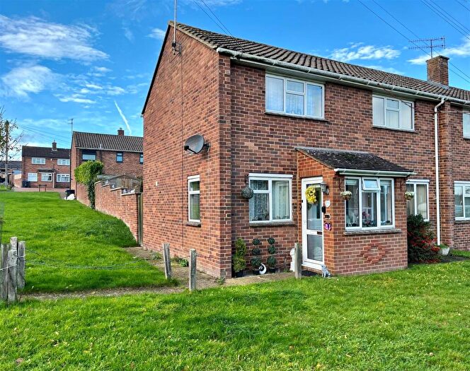 3 Bedroom End Of Terrace House For Sale In Bingham Road, Salisbury, SP1