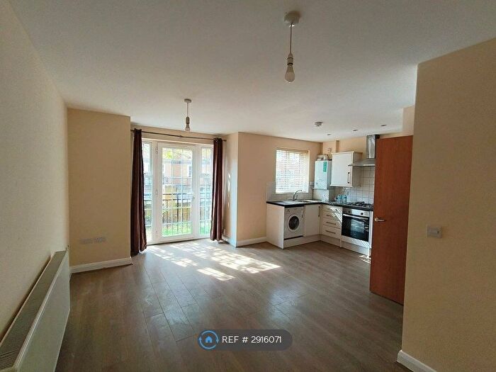 1 Bedroom Flat To Rent In William Court, Luton, LU3