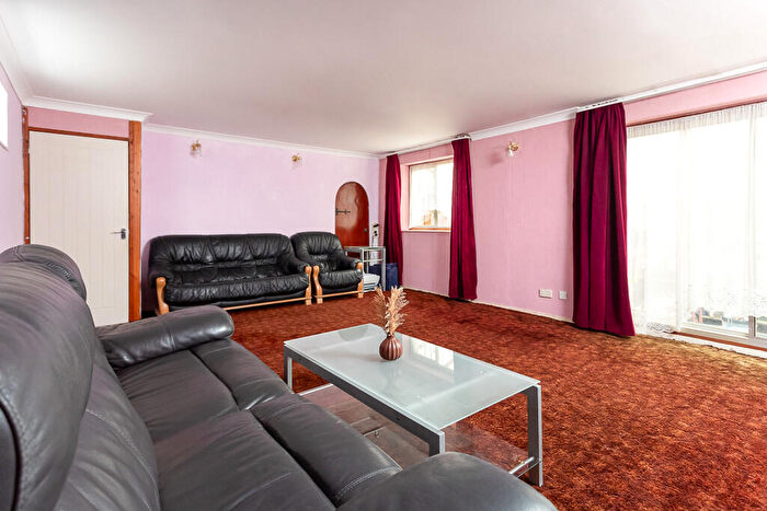 3 Bedroom End Of Terrace House For Sale In Buckerills, Basildon, SS13