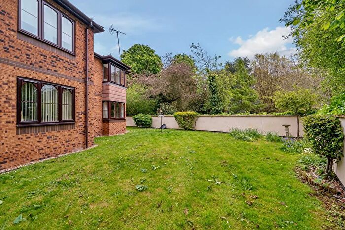 1 Bedroom Flat For Sale In Nixey Close, Slough, SL1