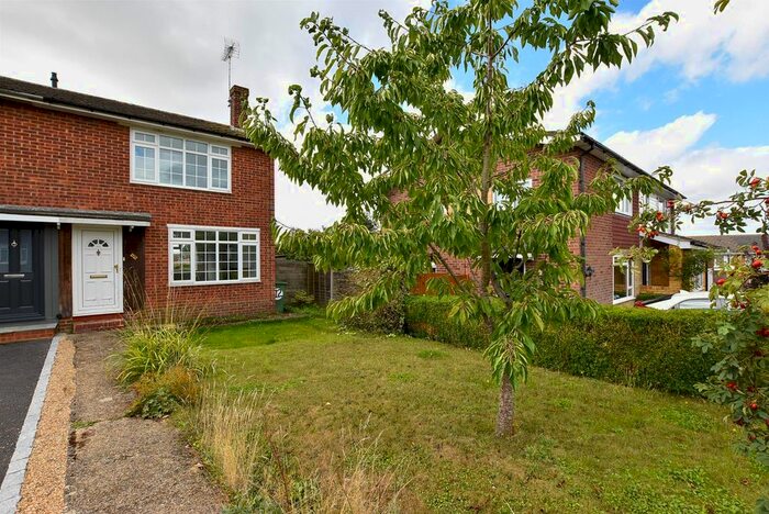 2 Bedroom End Of Terrace House To Rent In Mount Avenue, Yalding, Maidstone, ME18