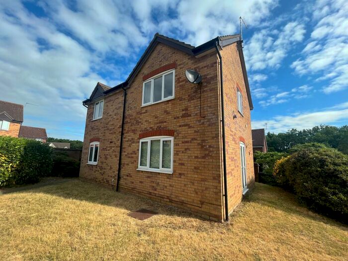 1 Bedroom Flat To Rent In Lambourne Close, IP32