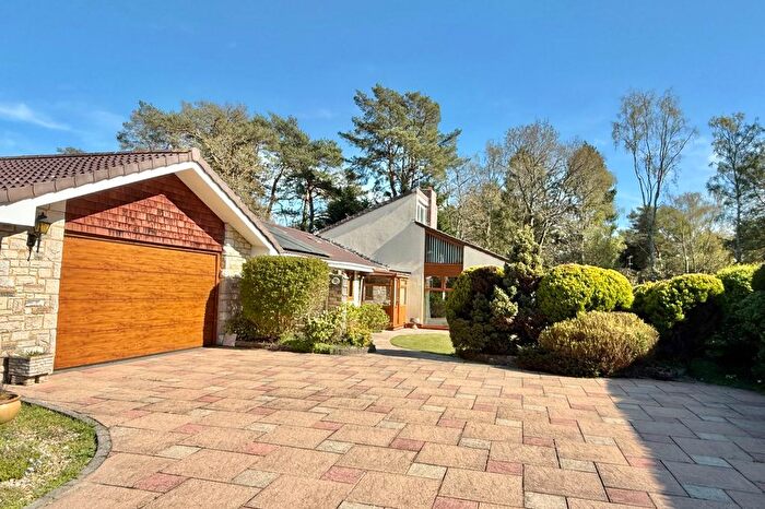 4 Bedroom Link Detached House For Sale In Grosvenor Close, Ashley Heath, BH24