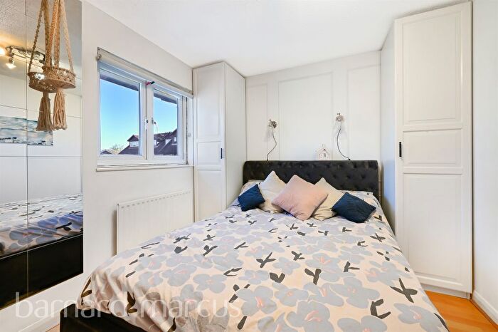 1 Bedroom End Of Terrace House For Sale In Landseer Close, London, SW19