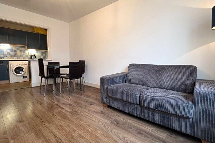 1 Bedroom Flat To Rent In Commercial Road, Aldgate, E1