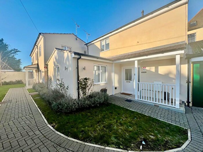 2 Bedroom Mews To Rent In Mews Lodge, HA5