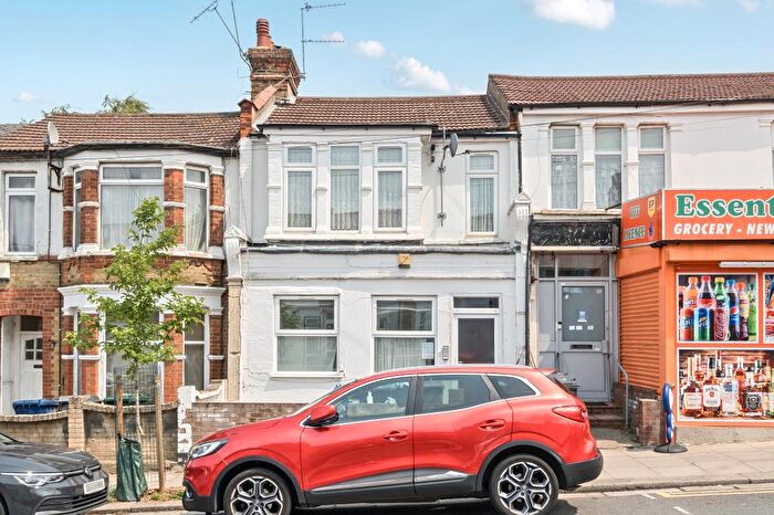 2 Bedroom Flat For Sale In Long Lane, Finchley, N3