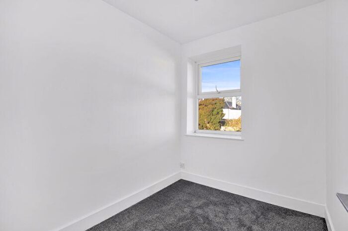 2 Bedroom Flat For Sale In High Street, Henfield, BN5