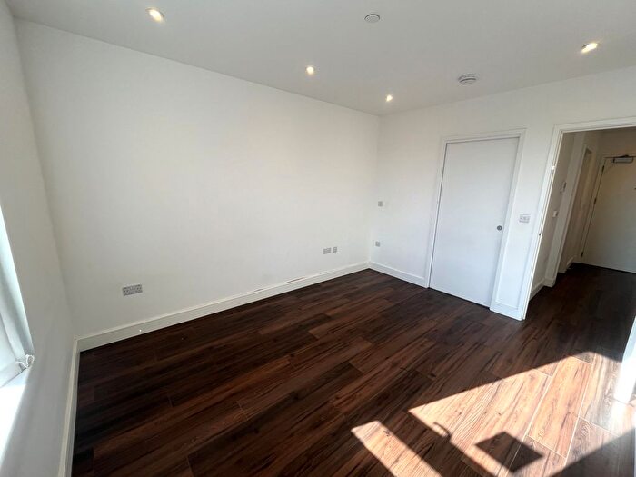 2 Bedroom Flat To Rent In Vicarage Road, Watford, WD18