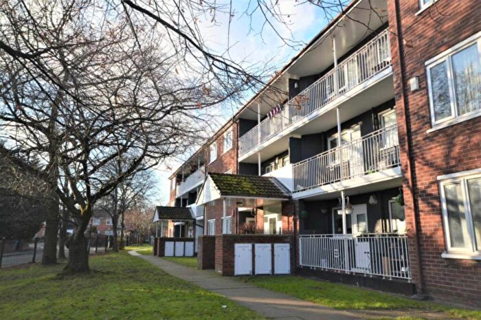 2 Bedroom Flat To Rent In Lockett Gardens, Manchester, M3