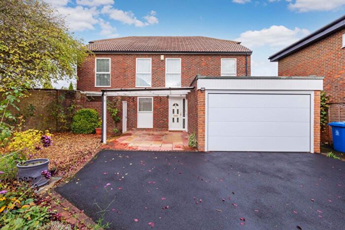 5 Bedroom Detached House For Sale In Auckland Close, Maidenhead, SL6