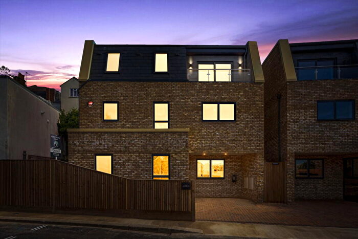 4 Bedroom Detached House For Sale In Goldstone Lane, Hove, BN3