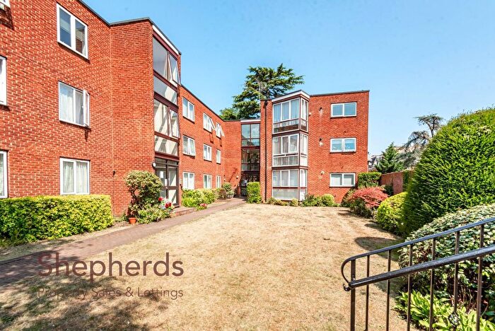 3 Bedroom Flat For Sale In Eversley Lodge, Park View, Hoddesdon, EN11
