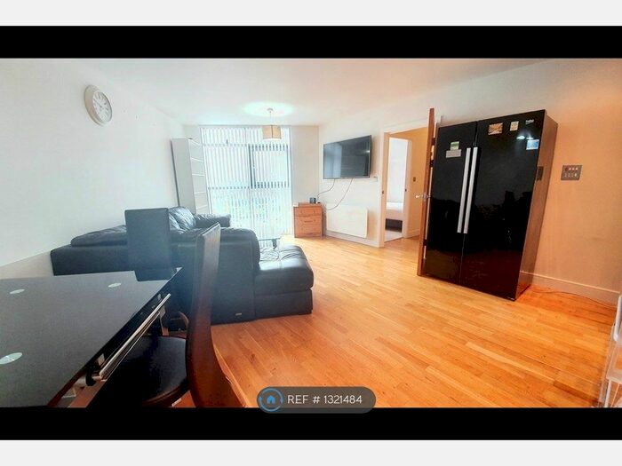 2 Bedroom Flat To Rent In Bute Terrace, Cardiff, CF10