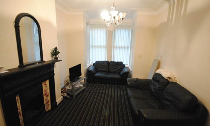5 Bedroom House To Rent In Stanmore Place, Leeds, LS4
