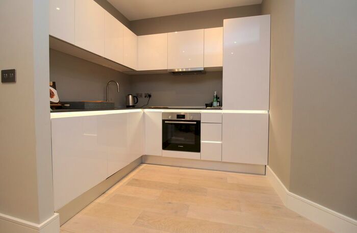 1 Bedroom Flat To Rent In Parkway, Chelmsford, CM2