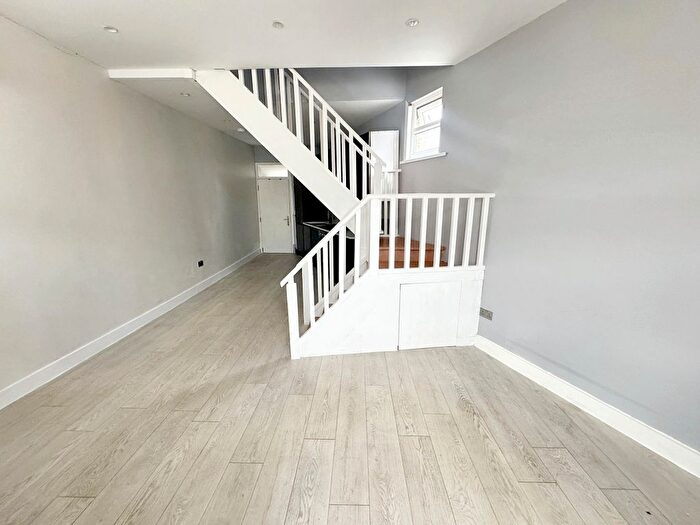 2 Bedroom Property To Rent In Evesham Road, Stratford, E15