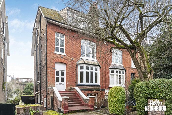 2 Bedroom Apartment To Rent In Acol Road, London, NW6