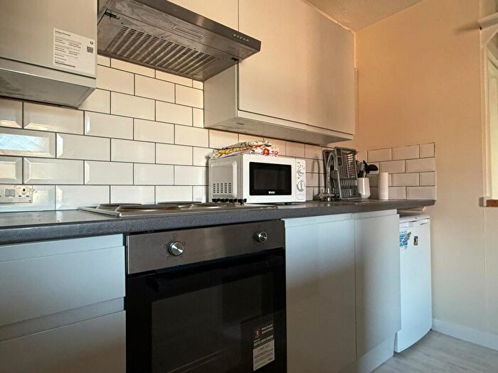 1 Bedroom Flat To Rent In Griffin Court, Griffin Way, Bookham, Leatherhead, KT23