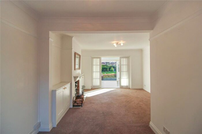 2 Bedroom Bungalow For Sale In The Fairway, Leigh-on-Sea, Essex, SS9