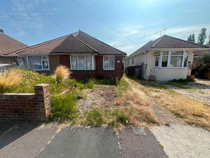 2 Bedroom Semi-Detached Bungalow For Sale In Gillian Close, Aldershot, GU12