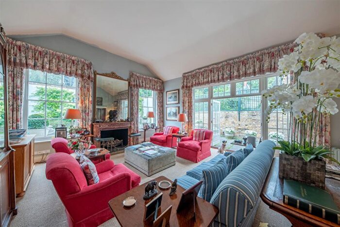 4 Bedroom Semi Detached House For Sale In Netherton Grove, London, SW10